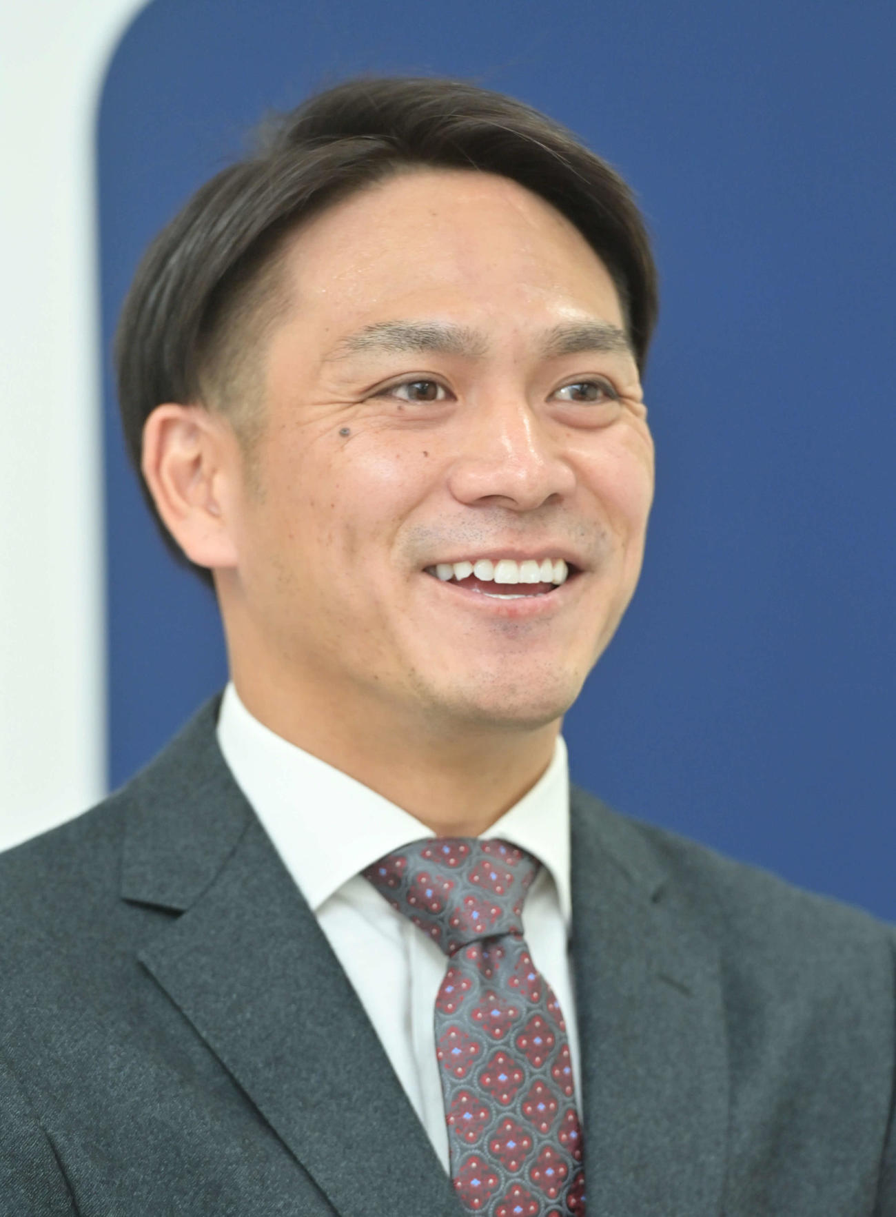 契約更改し、会見する広島田中広