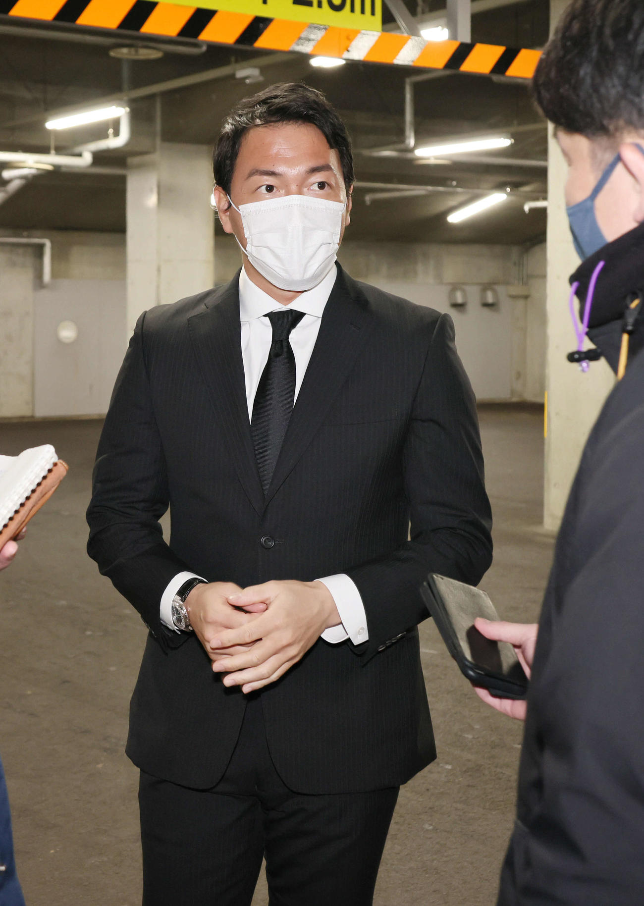 契約更改した広島長野（撮影・加藤孝規）