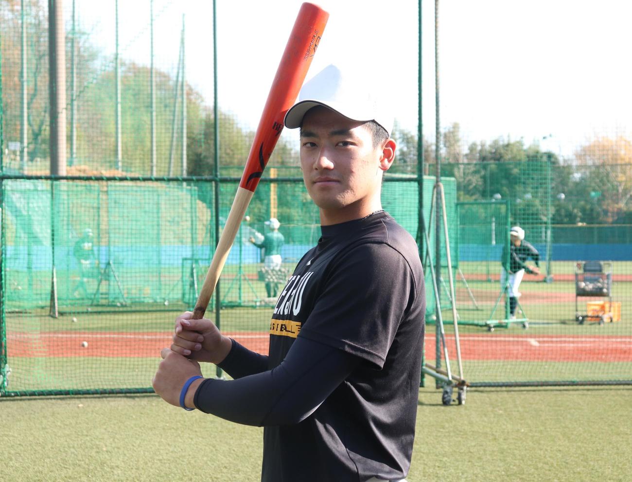 新チームの主将を務める専大・新出篤史捕手（撮影・阿部泰斉）