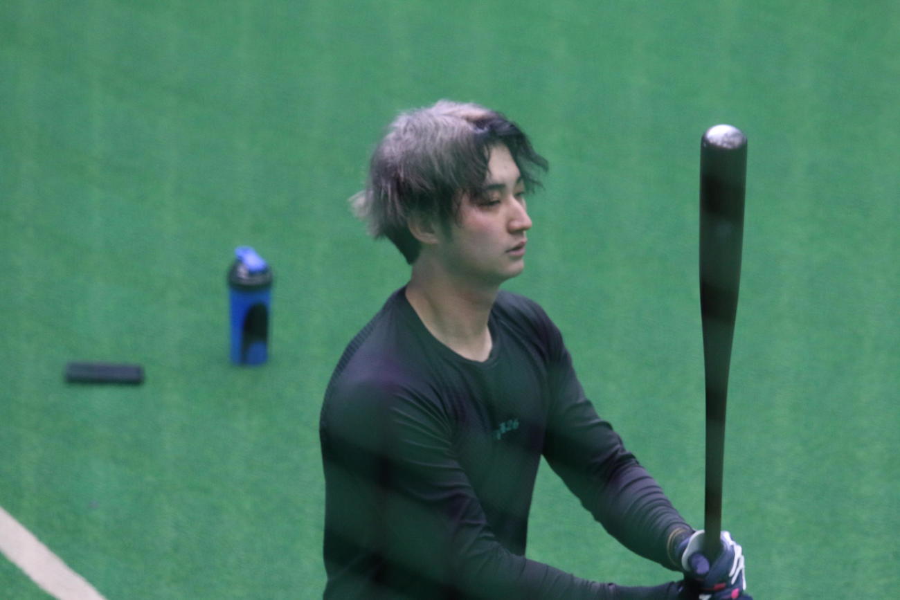 トス打撃に励む日本ハム浅間（撮影・田中彩友美）