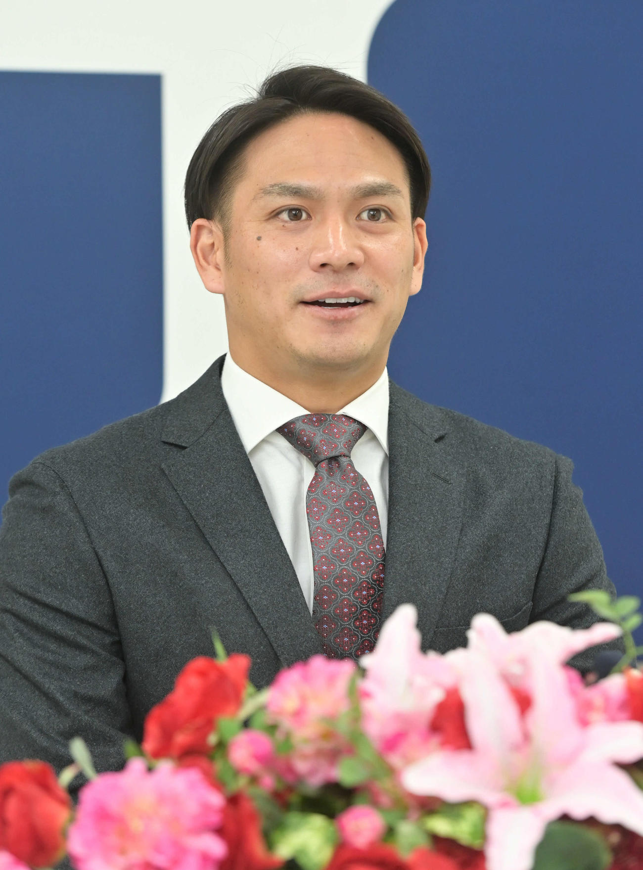 契約更改し、会見する広島田中広