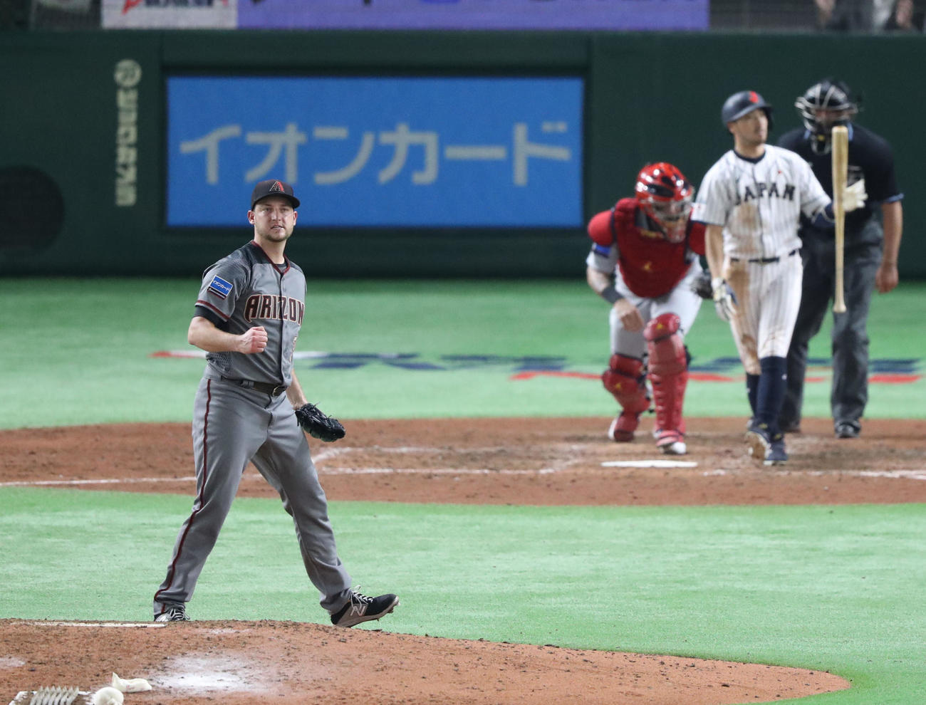 18年11月、日米野球でダイヤモンドバックス・アンドリースは菊池を三振に仕留めてガッツポーズ