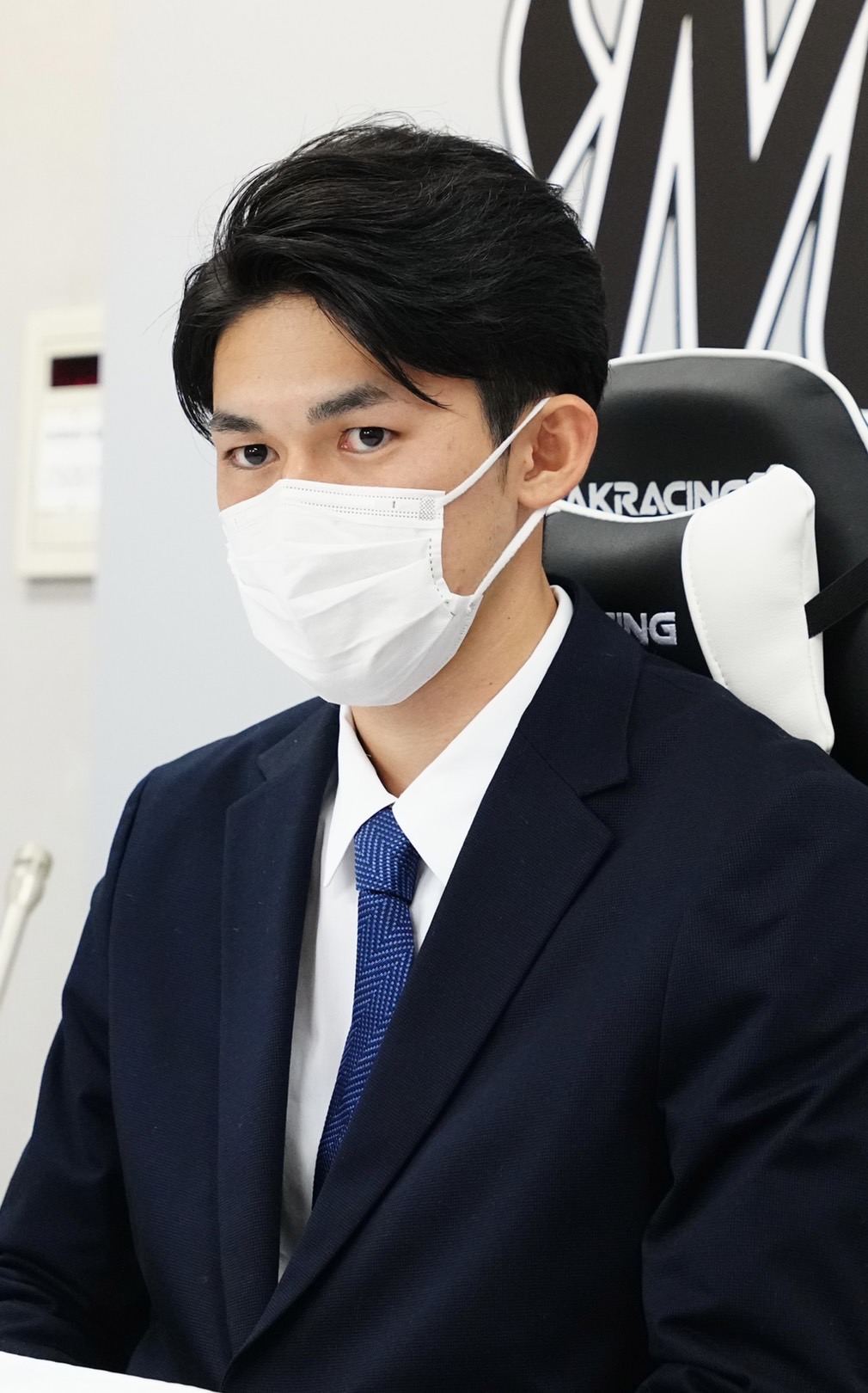 契約更改を終え会見するロッテ佐々木朗希