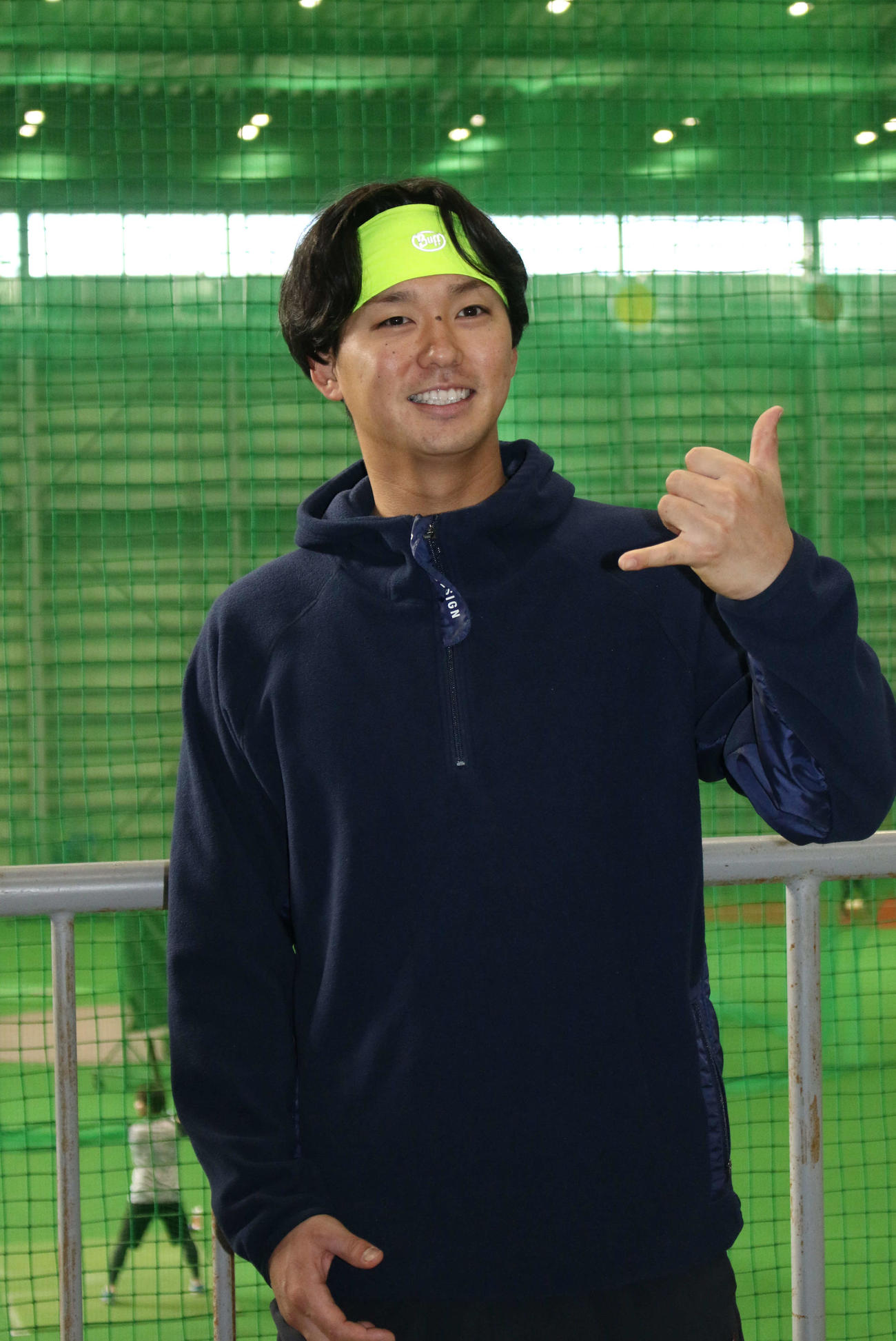 アロハポーズを決める日本ハム石川亮（撮影・木下大輔）