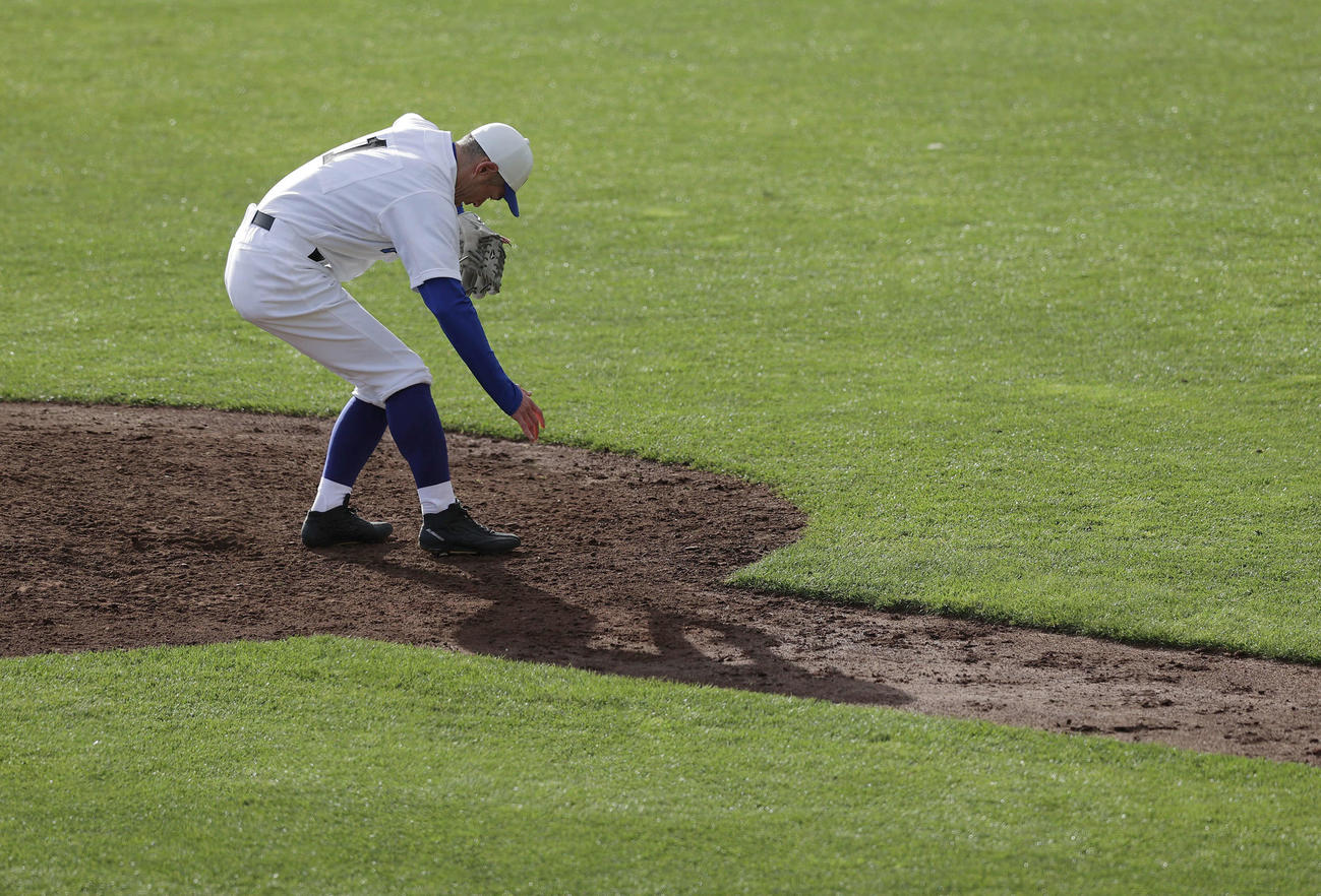 力投し足をつるイチロー氏（撮影・前田充）