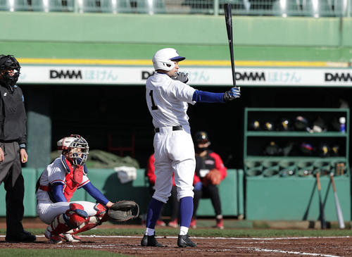 女子高校野球選抜チームとのエキシビションマッチで打席に入るイチロー氏（撮影・前田充）