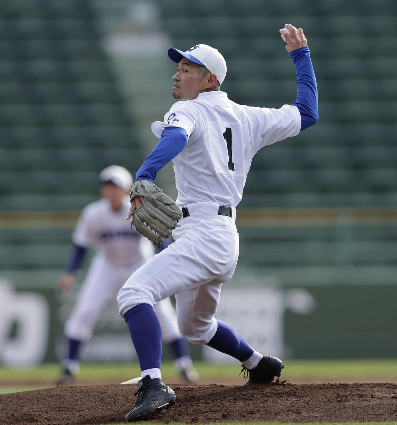 高校女子硬式野球選抜チームとのエキシビションマッチで先発し力投するイチロー氏（撮影・前田充）