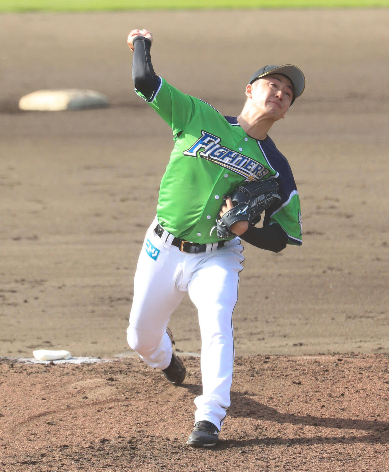 鎌ケ谷で最後の1球を投じる日本ハム斎藤（2021年10月3日代表撮影）