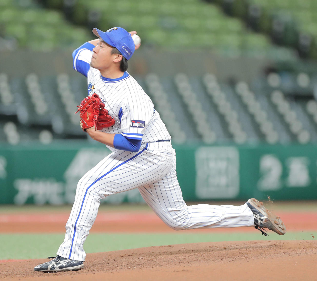 合同トライアウトで力投するDeNA笠井（12月8日撮影・河田真司）