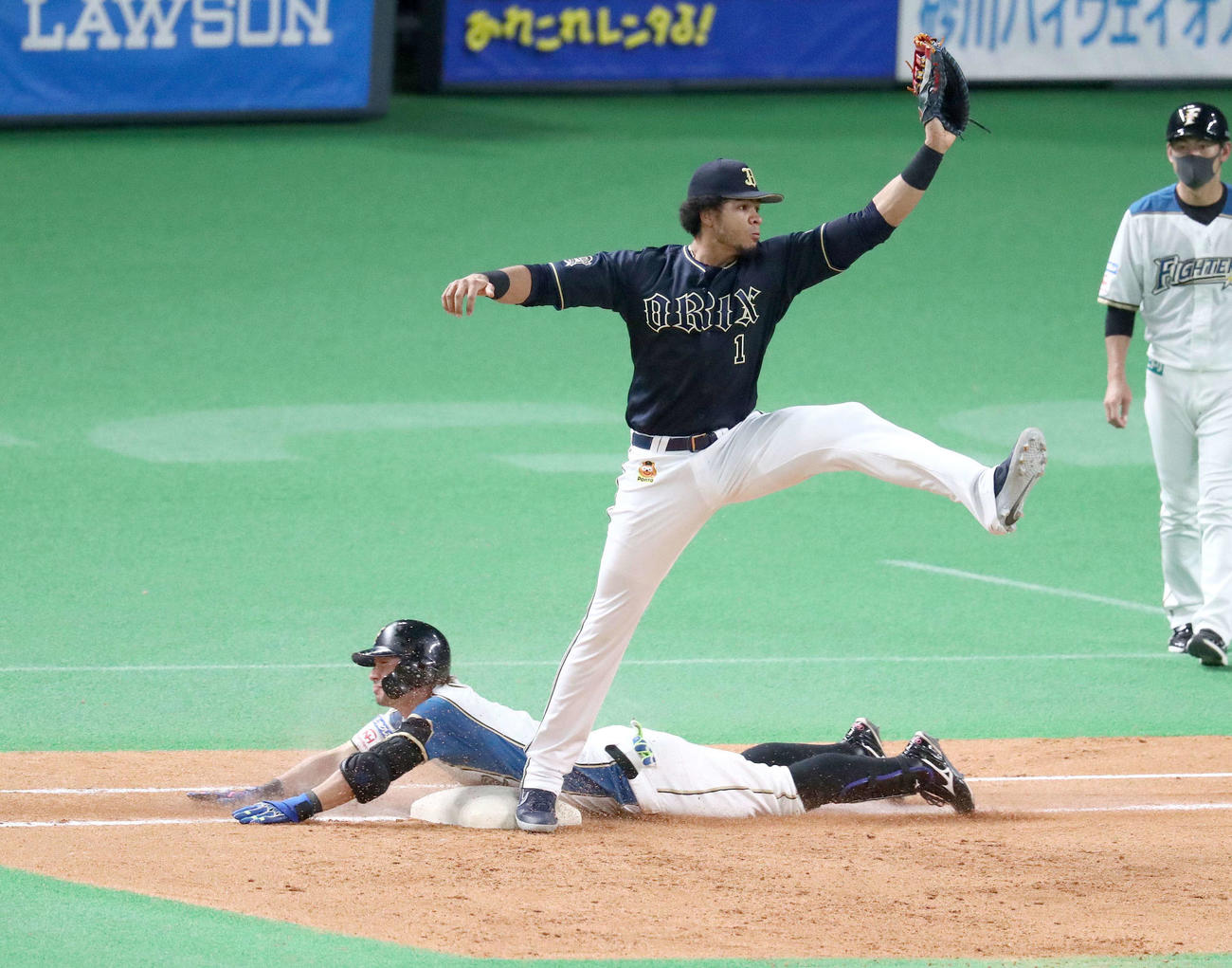 20年10月29日オリックス戦、遊前打をヘッドスライディングで内野安打に