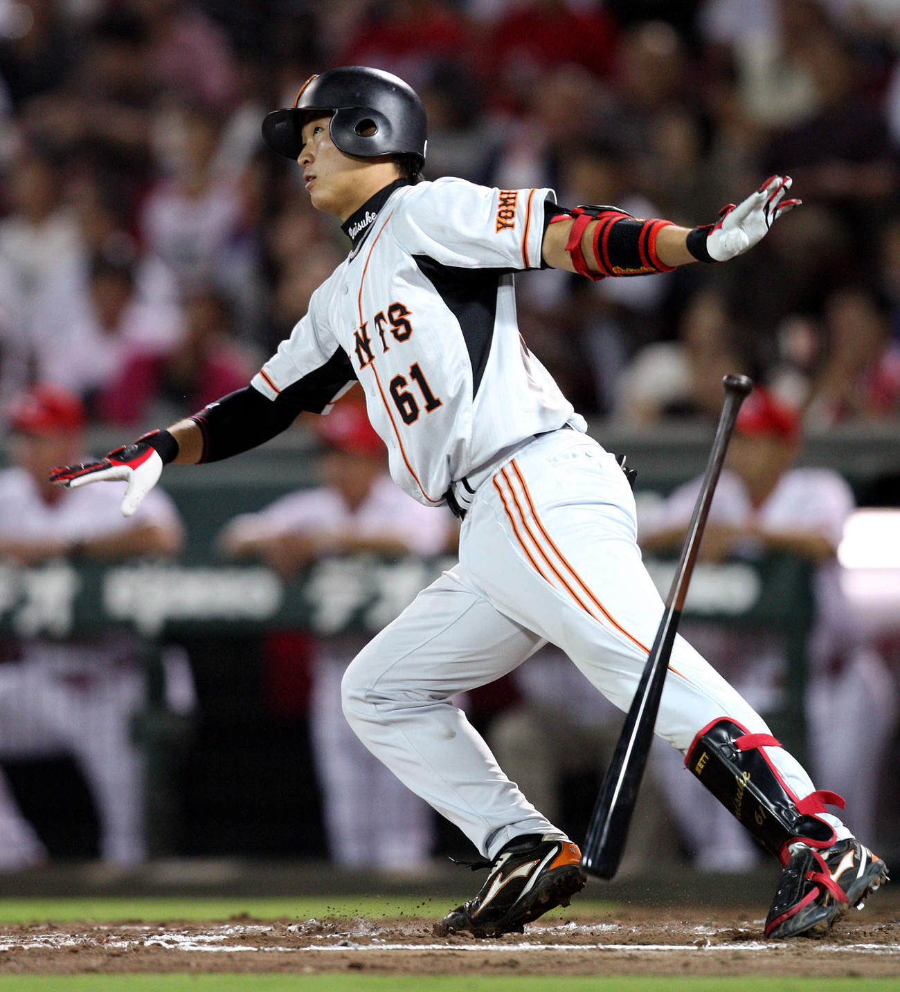 プロ初本塁打を放つ中井大介（2009年9月11日撮影）