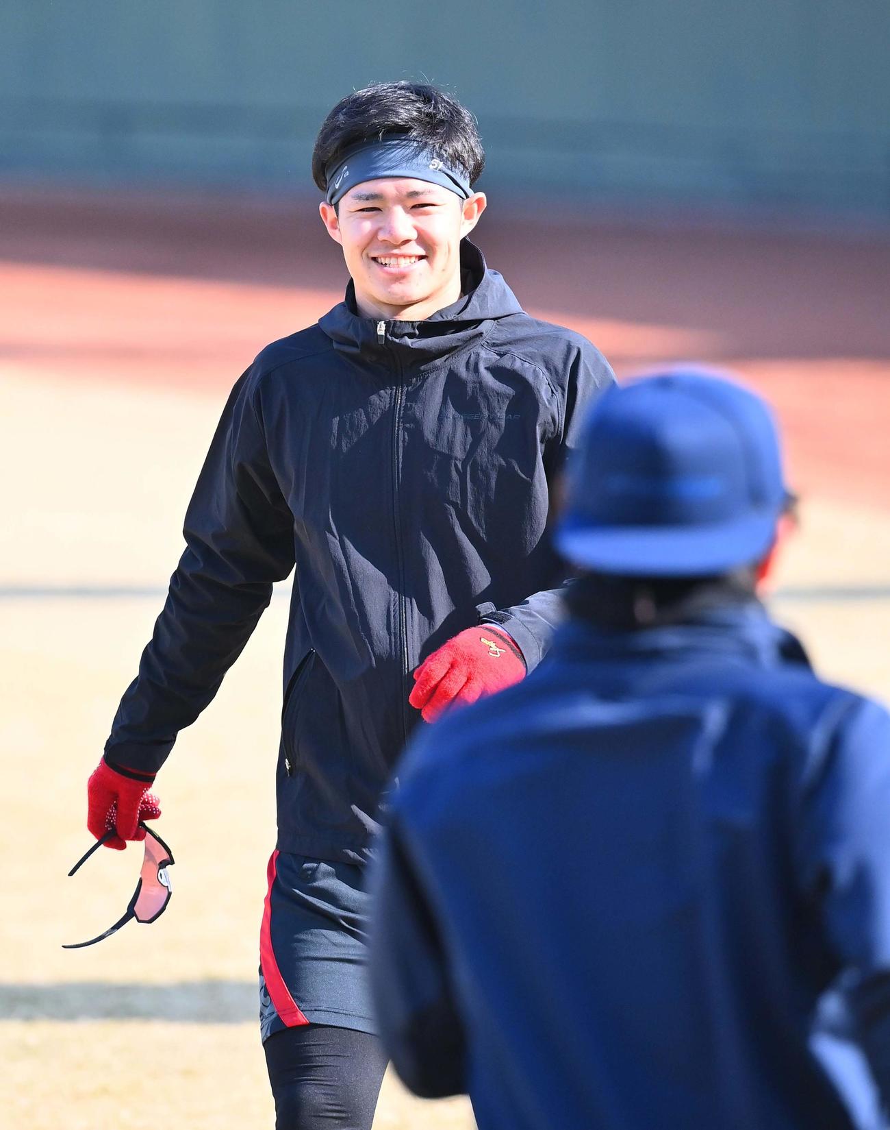 笑顔を見せながらトレーニングに励む中野（代表撮影）