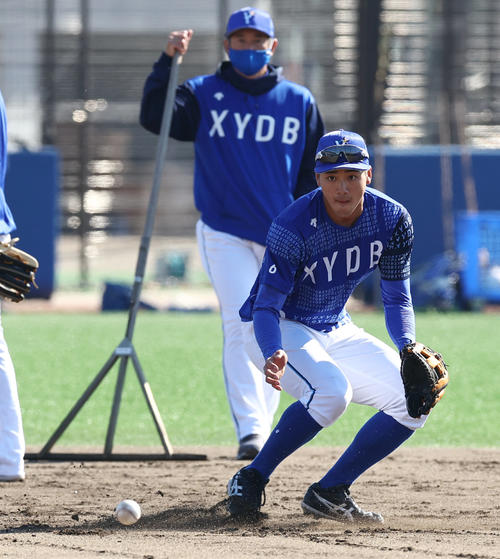 22年注目選手 石井コーチも素質認める強肩 琢朗２世 ｄｅｎａ森敬斗 プロ野球写真ニュース 日刊スポーツ