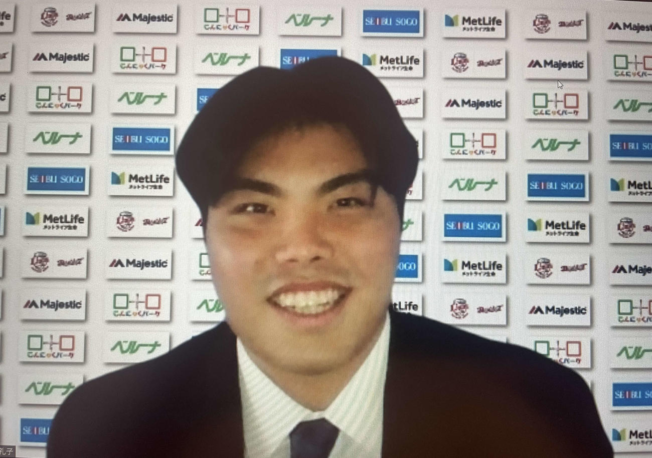 契約更改を終えオンライン会見に臨む西武平良
