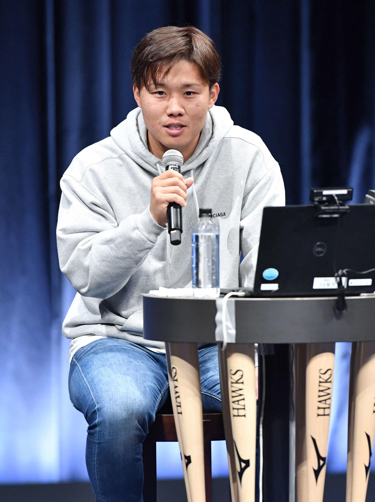 ファンからの質問に答える海野（撮影・岩下翔太）