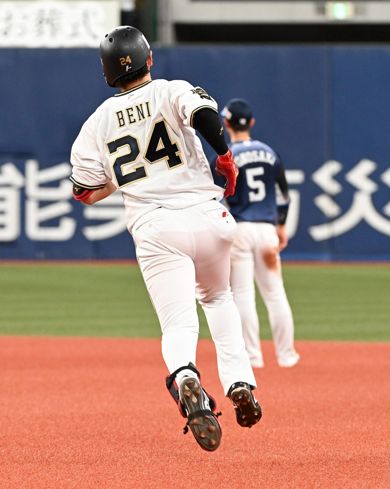 紅林は「BENI」