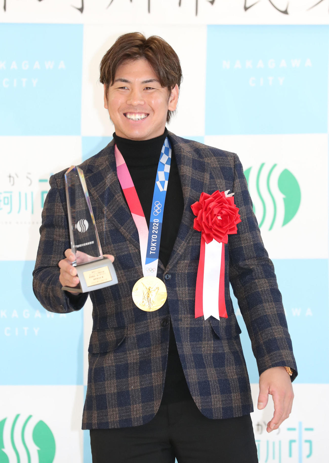 那珂川市民栄誉賞を受賞した梅野隆太郎は笑顔（撮影・梅根麻紀）