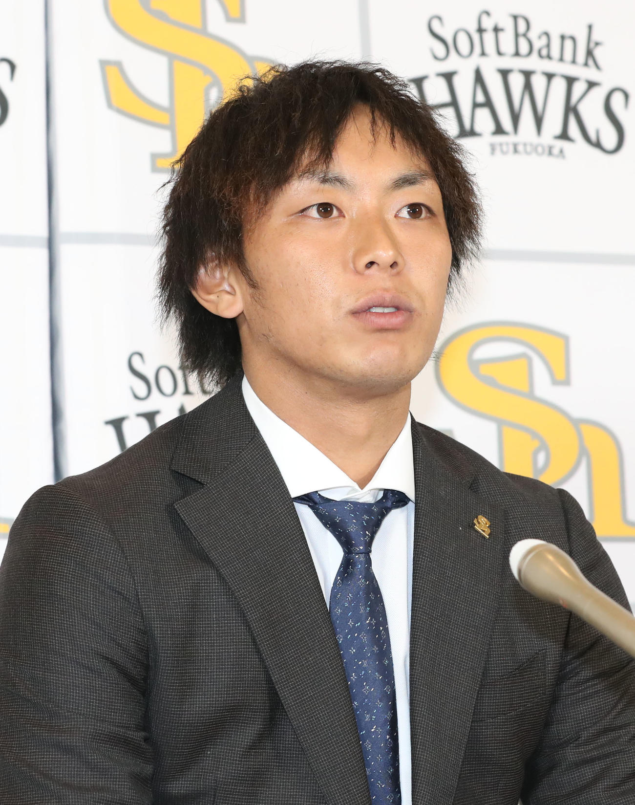 契約更改を終えて会見を行う今宮（2021年12月15日撮影）