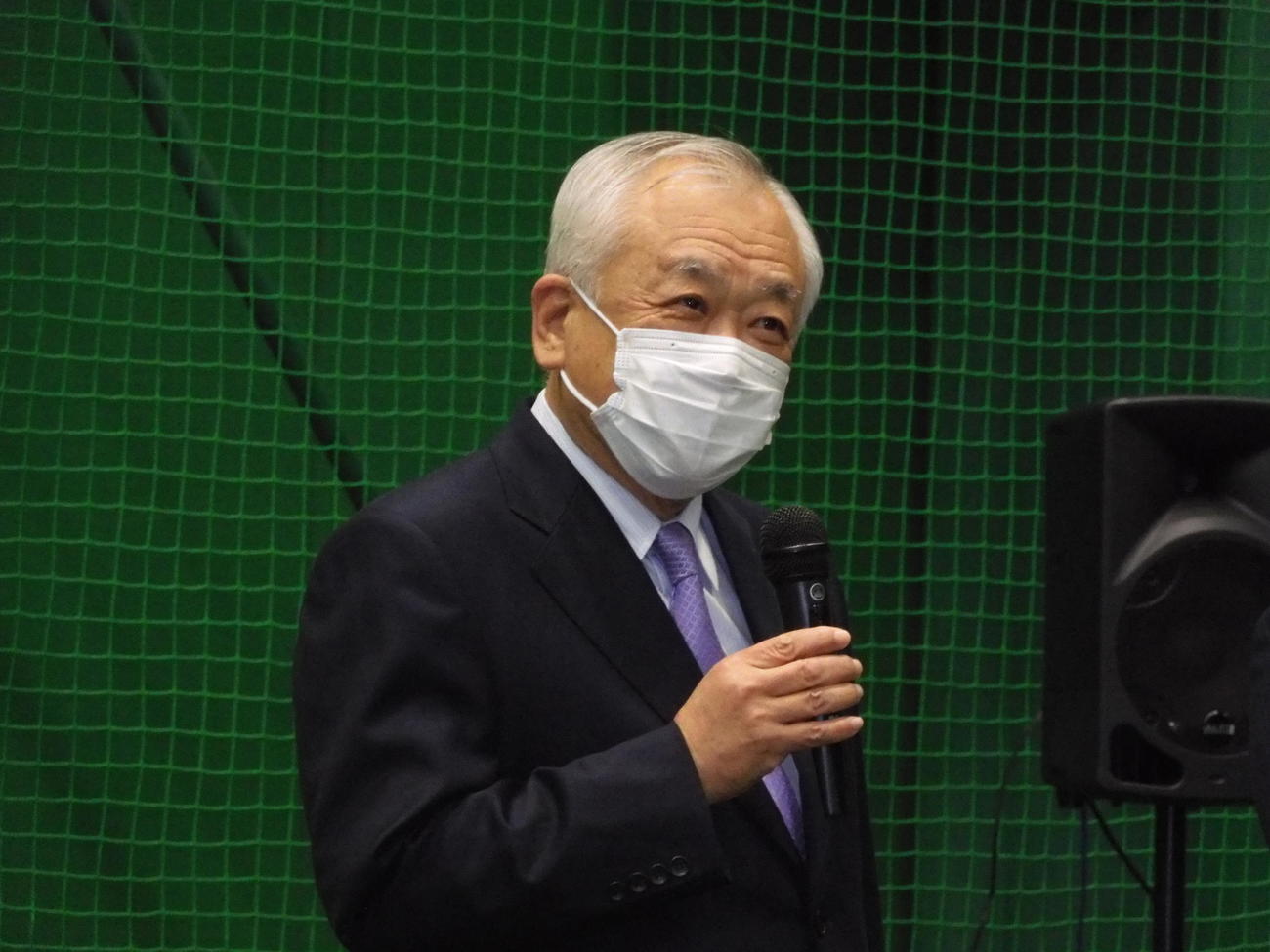 仕事納めで社員を前にあいさつする阪神藤原オーナー兼球団社長