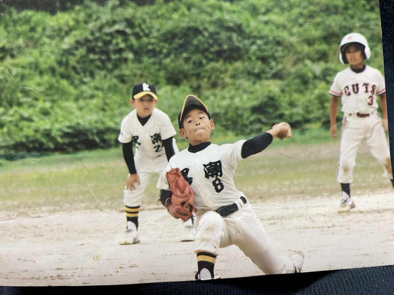 串木野黒潮小学部で投手として腕を振る鈴木勇斗（家族提供）