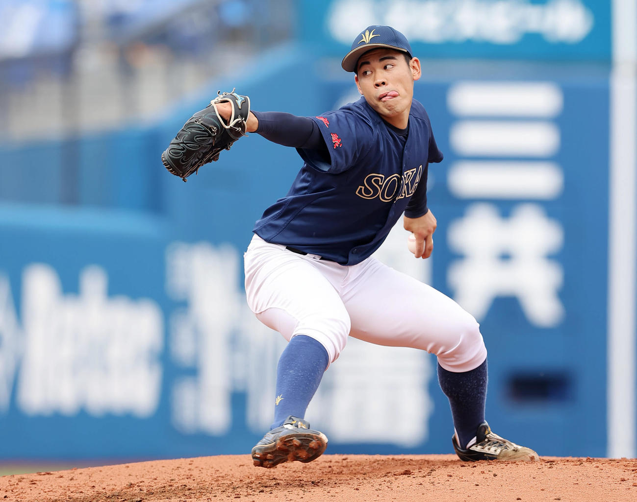 関東地区大学野球選手権大会　1回戦　神奈川大対創価大　力投する創価大先発の鈴木勇斗＝2021年11月2日