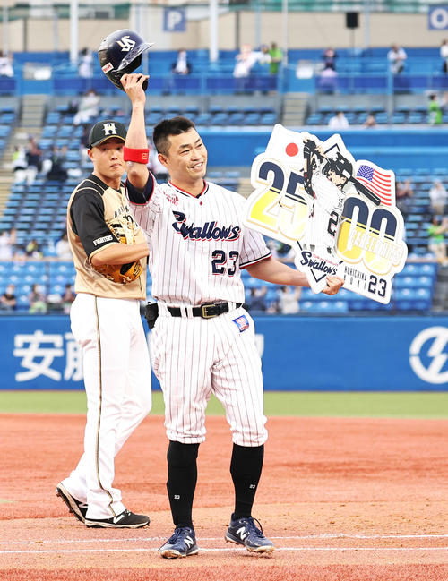 言葉の力 セ１ 佐藤輝明 十分だったので バットを投げちゃいました プロ野球写真ニュース 日刊スポーツ