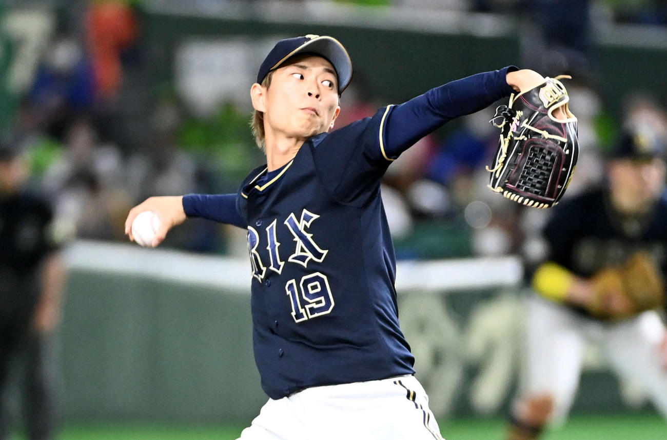ヤクルト対オリックス　オリックス5番手で登板する山岡（2021年11月25日撮影）