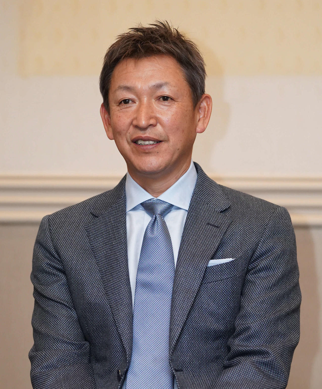 笑顔で抱負を話す中日立浪監督