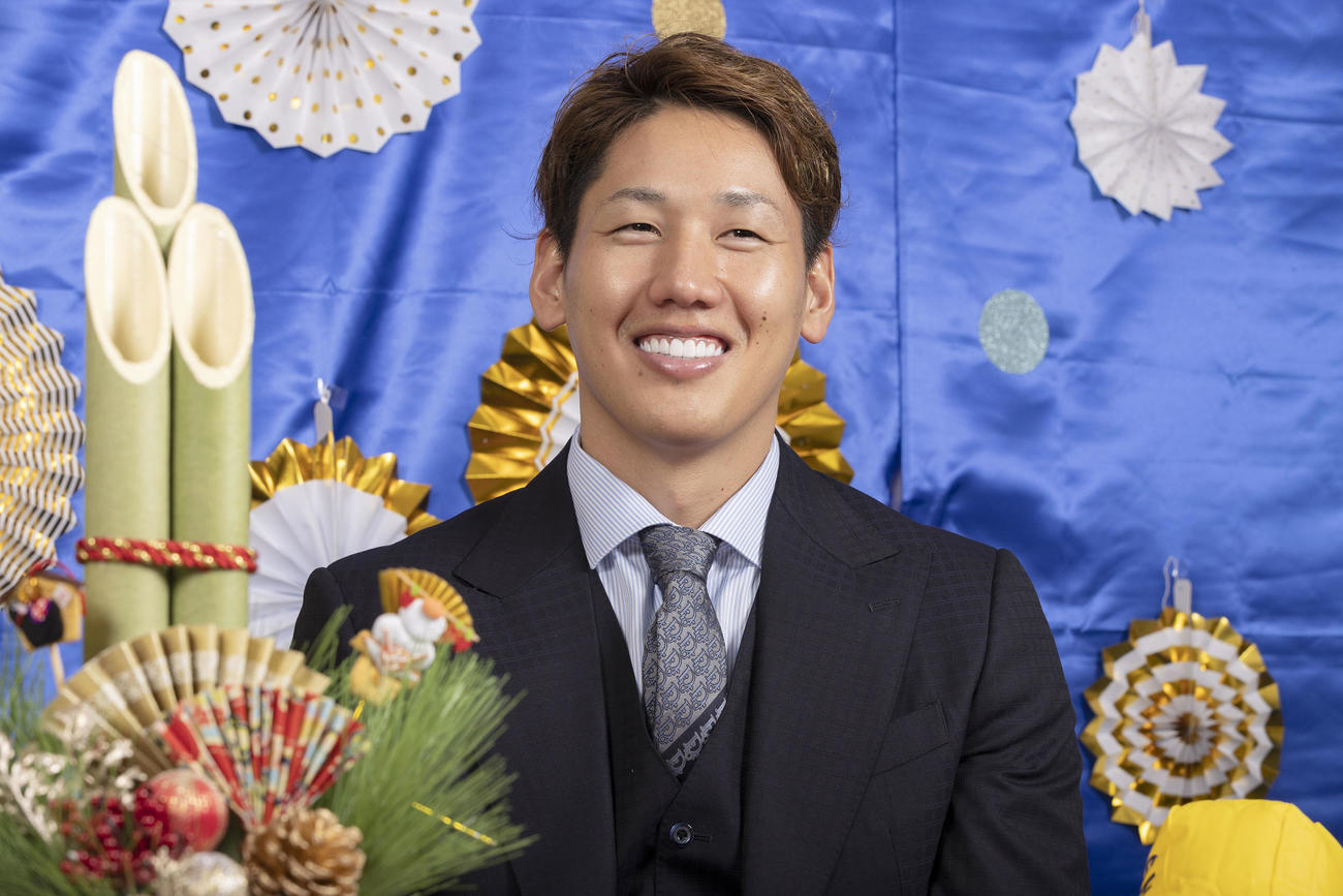 笑顔で対談するオリックス吉田正（撮影・前田充）