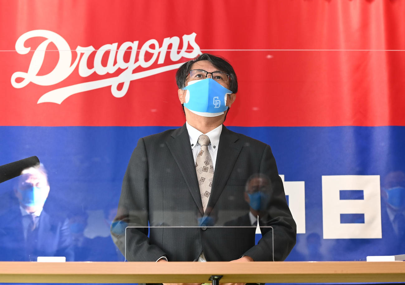 中日ドラゴンズ年賀式であいさつをする大島宇一郎オーナー（代表撮影）