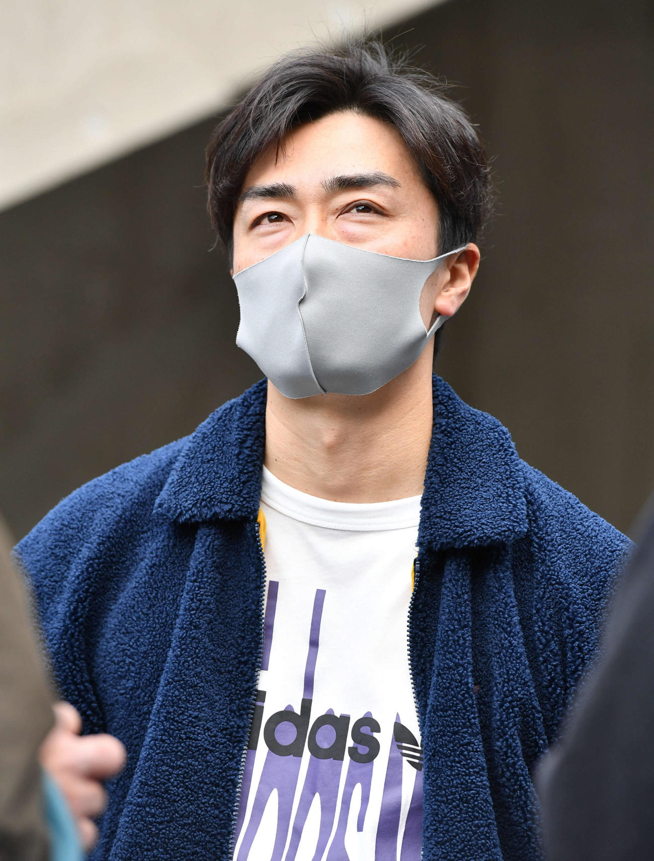 囲み取材を受ける和田（撮影・岩下翔太）