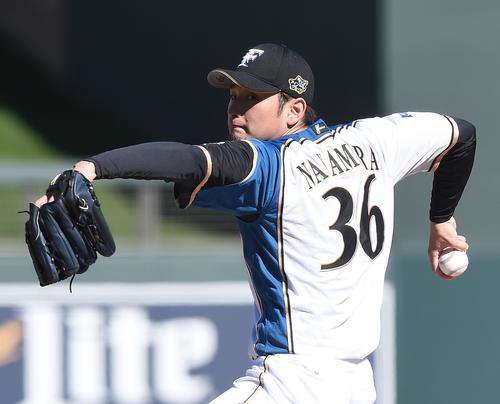2019年2月11日、アリゾナキャンプの韓国ǸC戦で登板する中村勝