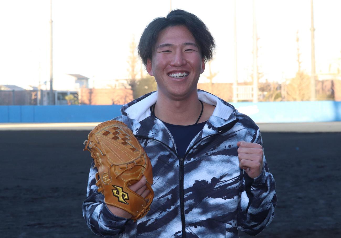 練習始めのウォーミングアップにて、ダッシュをする青学大・北村智紀投手（撮影・阿部泰斉）
