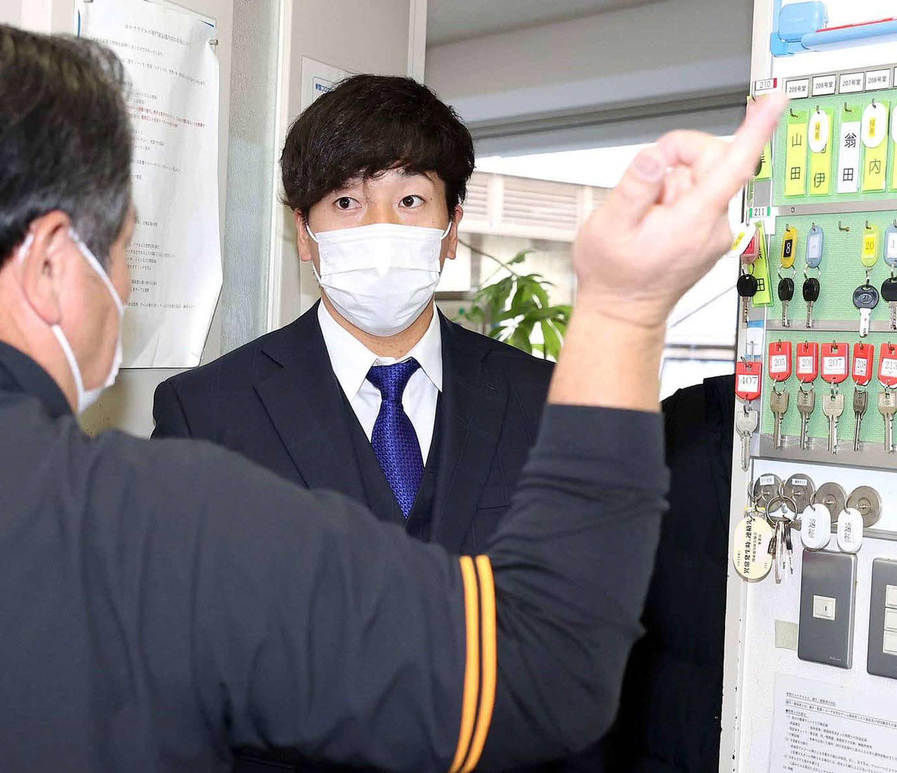 入寮する巨人ドラフト1位の大勢（球団提供）