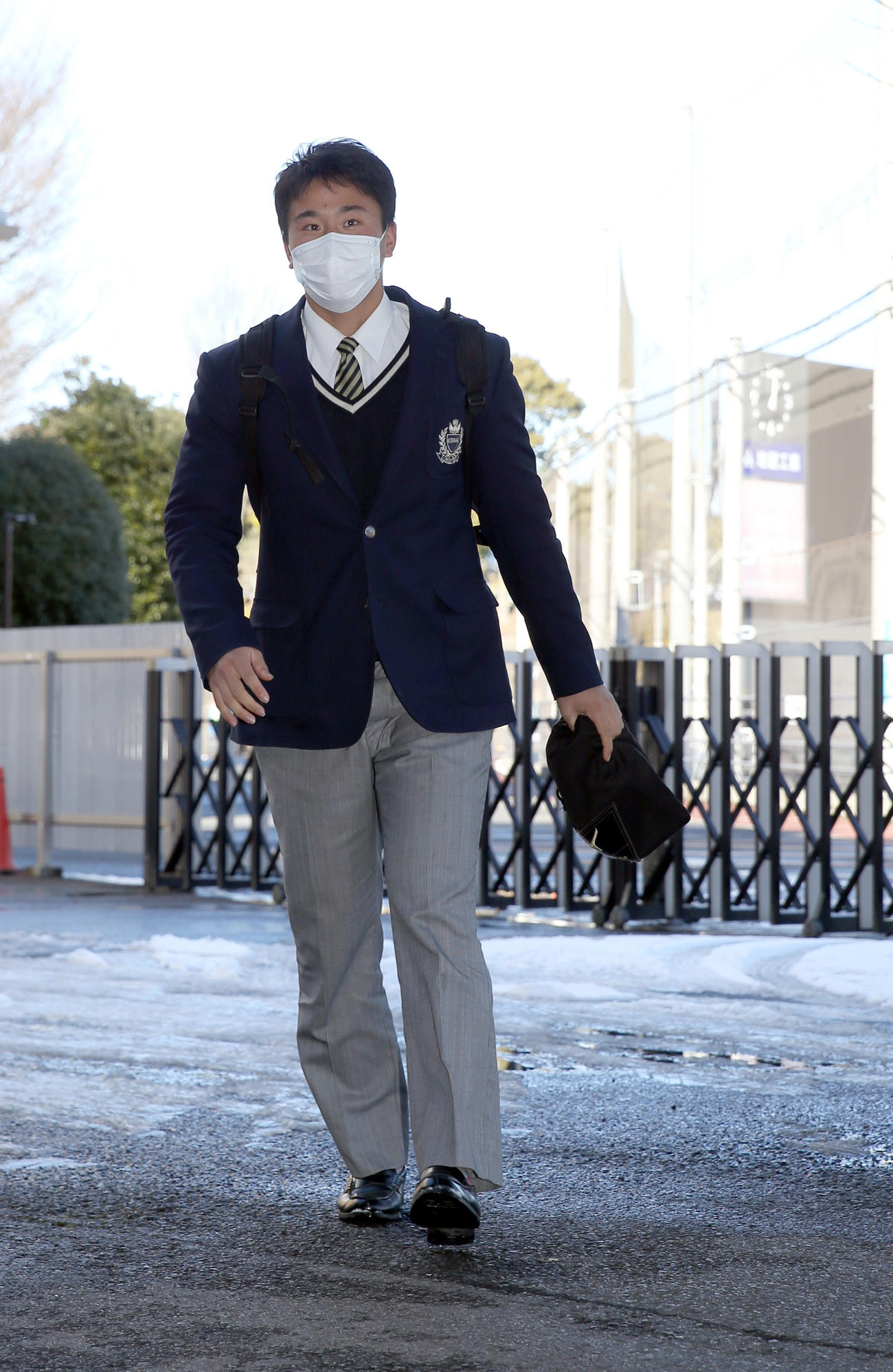 勇翔寮に入寮する日本ハム5位畔柳（撮影・佐藤翔太）