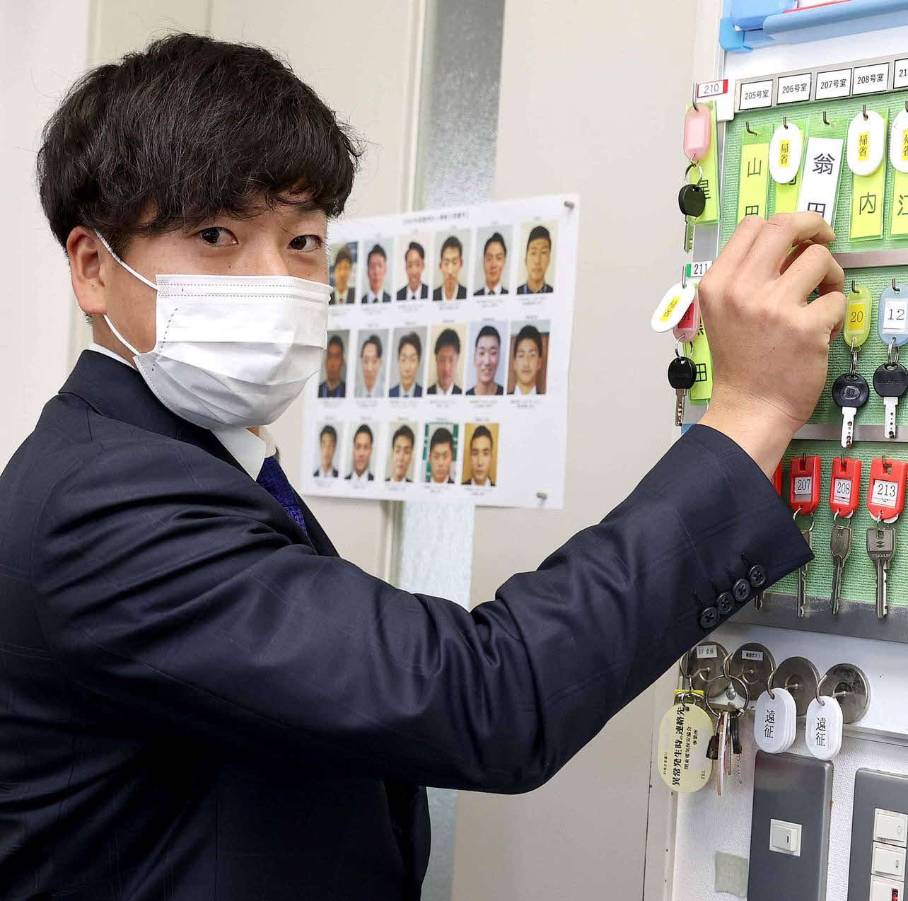 入寮する巨人ドラフト1位の大勢（球団提供）