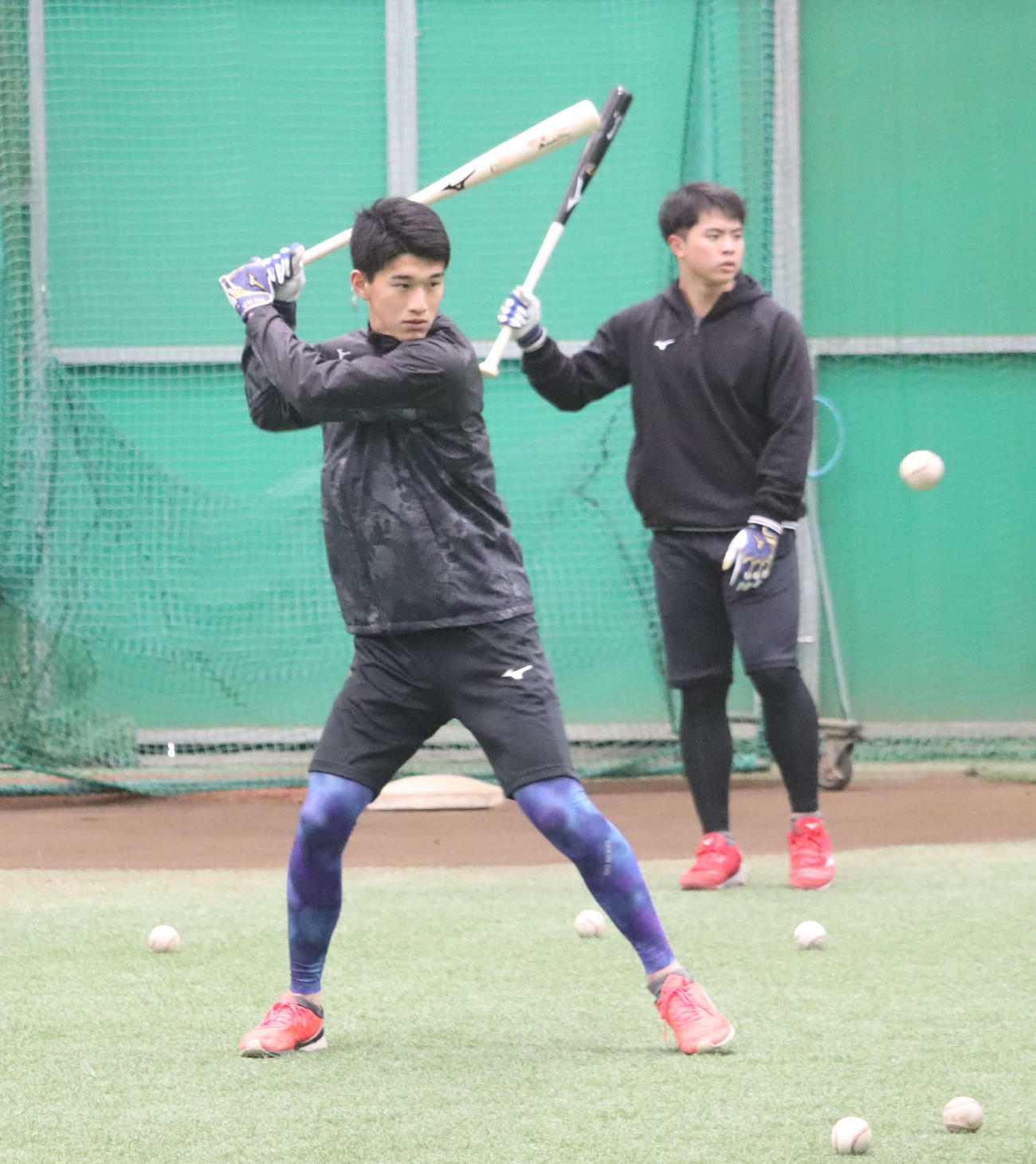 ティー打撃をする楽天ドラフト1位の吉野（撮影・湯本勝大）