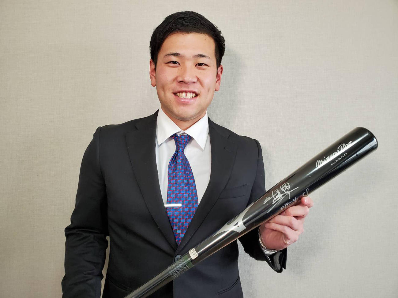 オリックス青濤館に入寮する福永（球団提供）