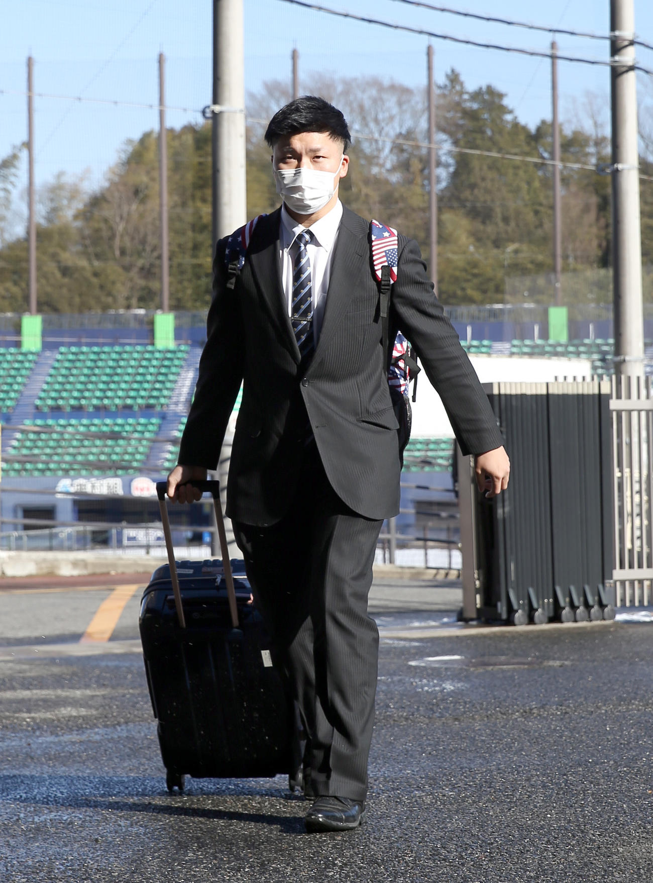 勇翔寮に入寮する日本ハム6位長谷川（撮影・佐藤翔太）