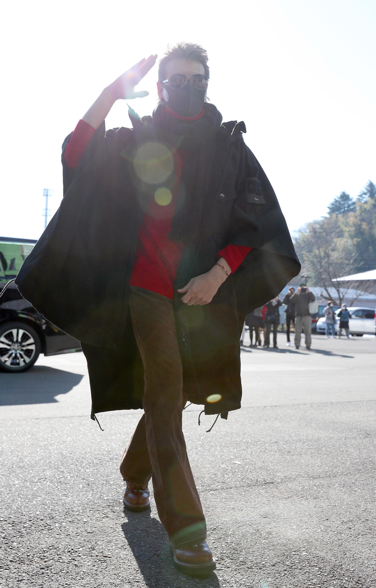 鎌ケ谷スタジアムに到着する日本ハム新庄監督（撮影・佐藤翔太）