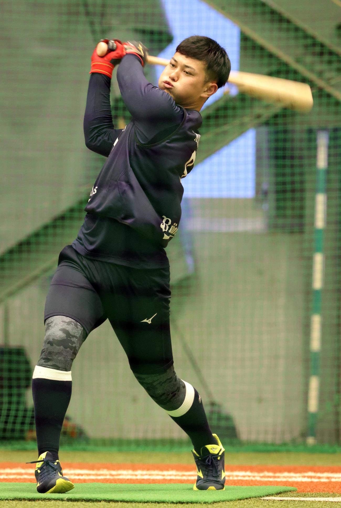 フリー打撃練習で快音を響かせるオリックス野口（撮影・上田博志）