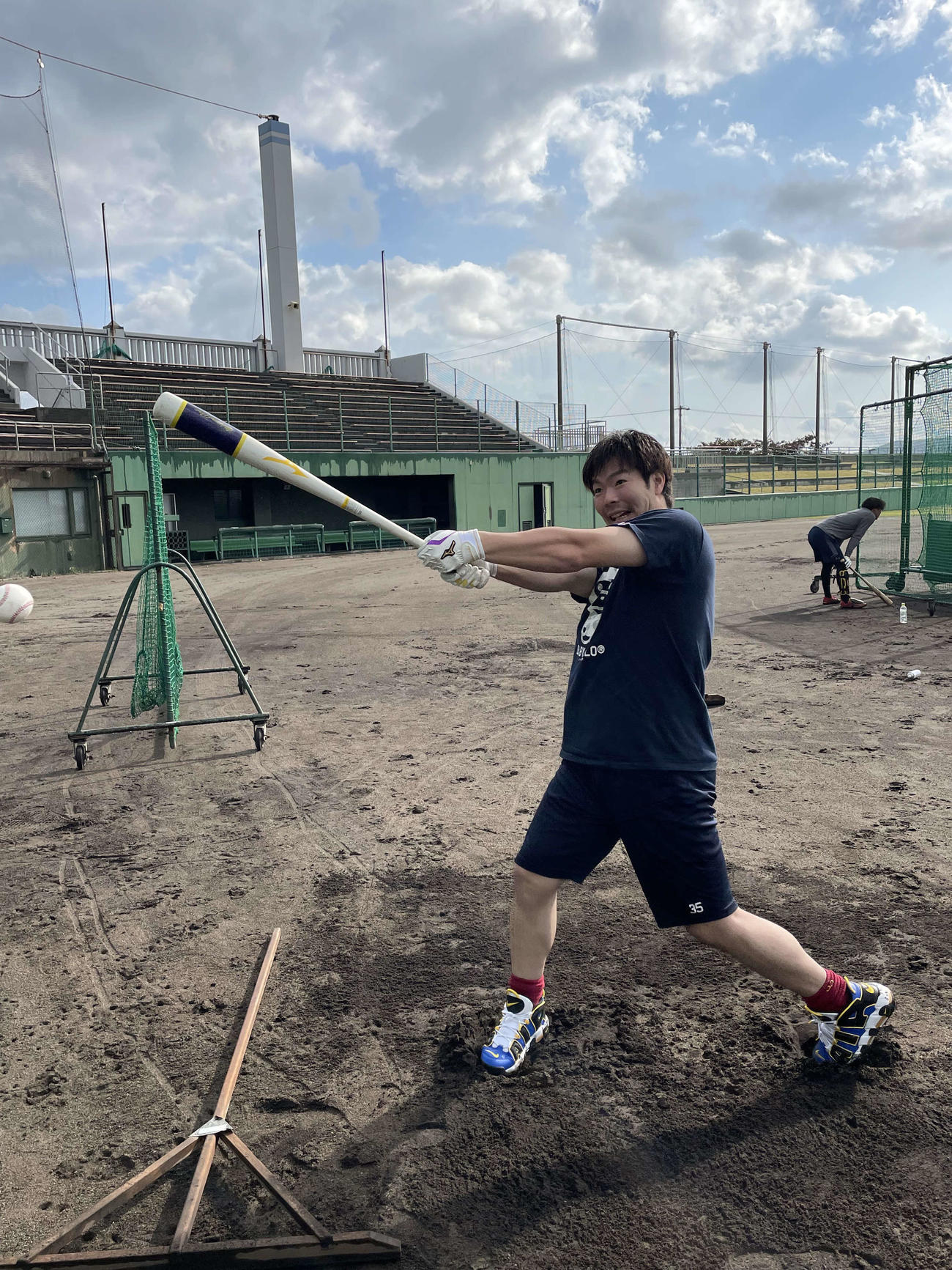 自主トレに臨む楽天島内（楽天野球団提供）