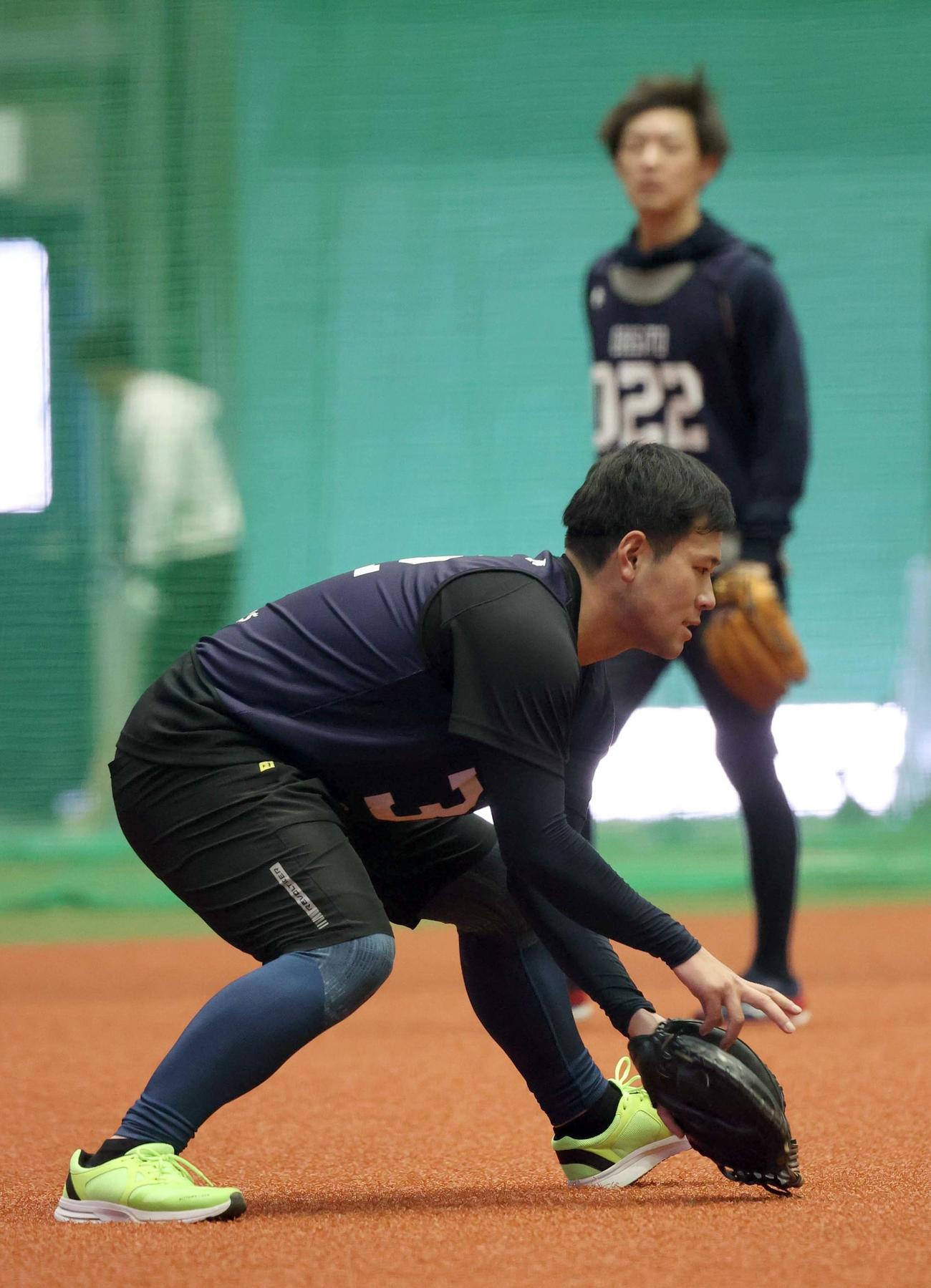 ノックを受ける福永（撮影・上田博志）