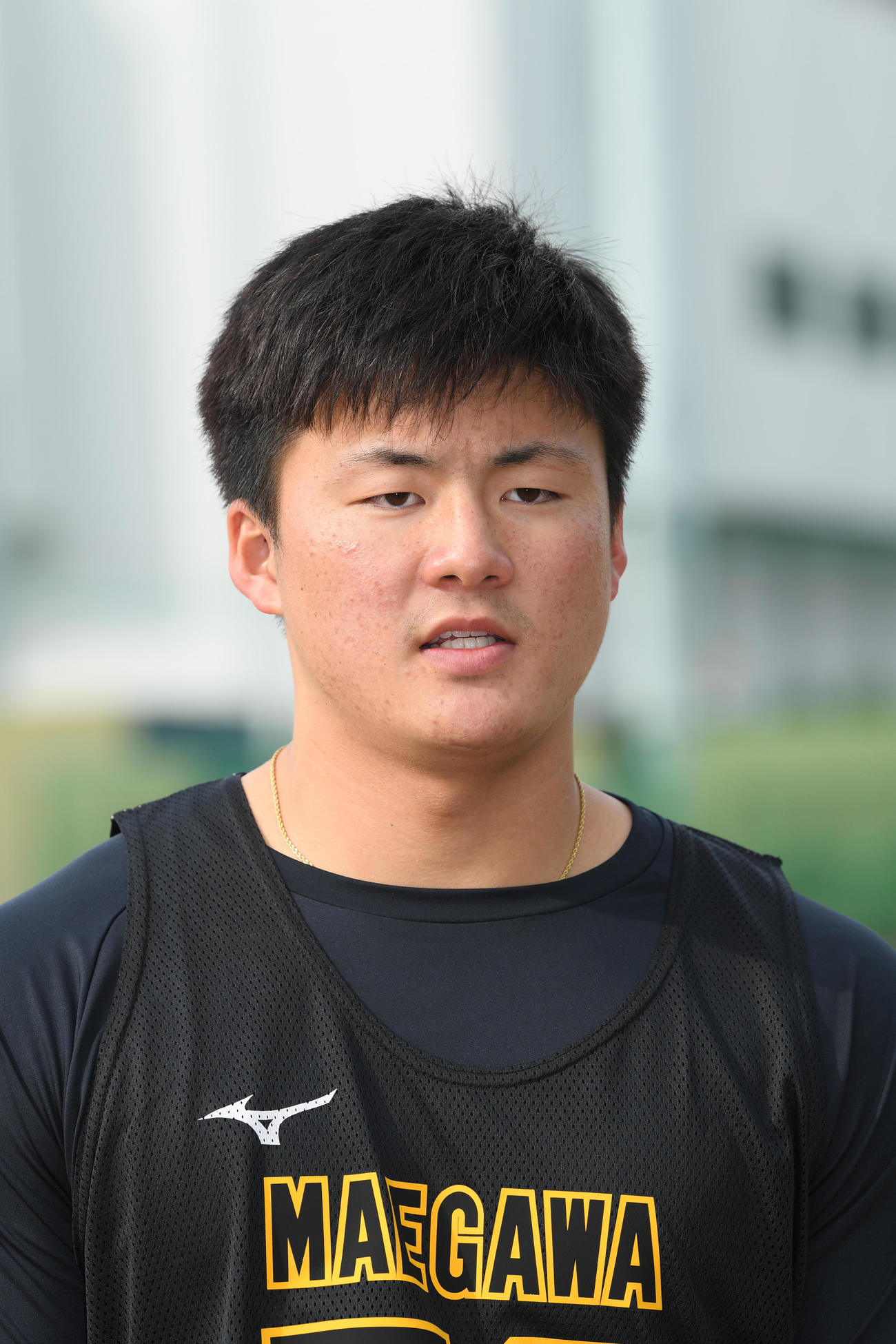 新人合同自主トレ初日を終え、報道陣に話す前川（代表撮影）