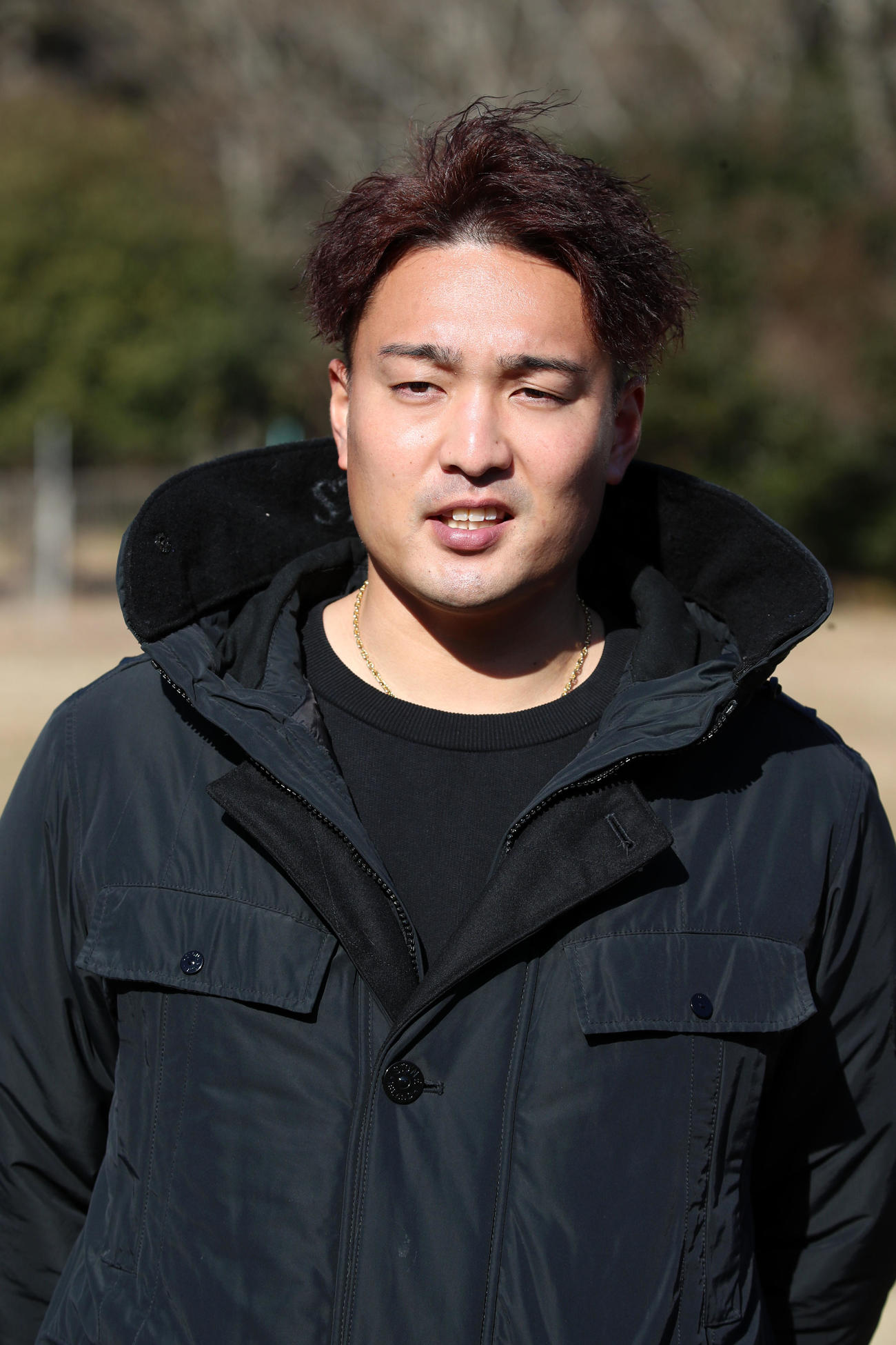 保護団体「アニマルレフュージ関西」を訪問した秋山（代表撮影）