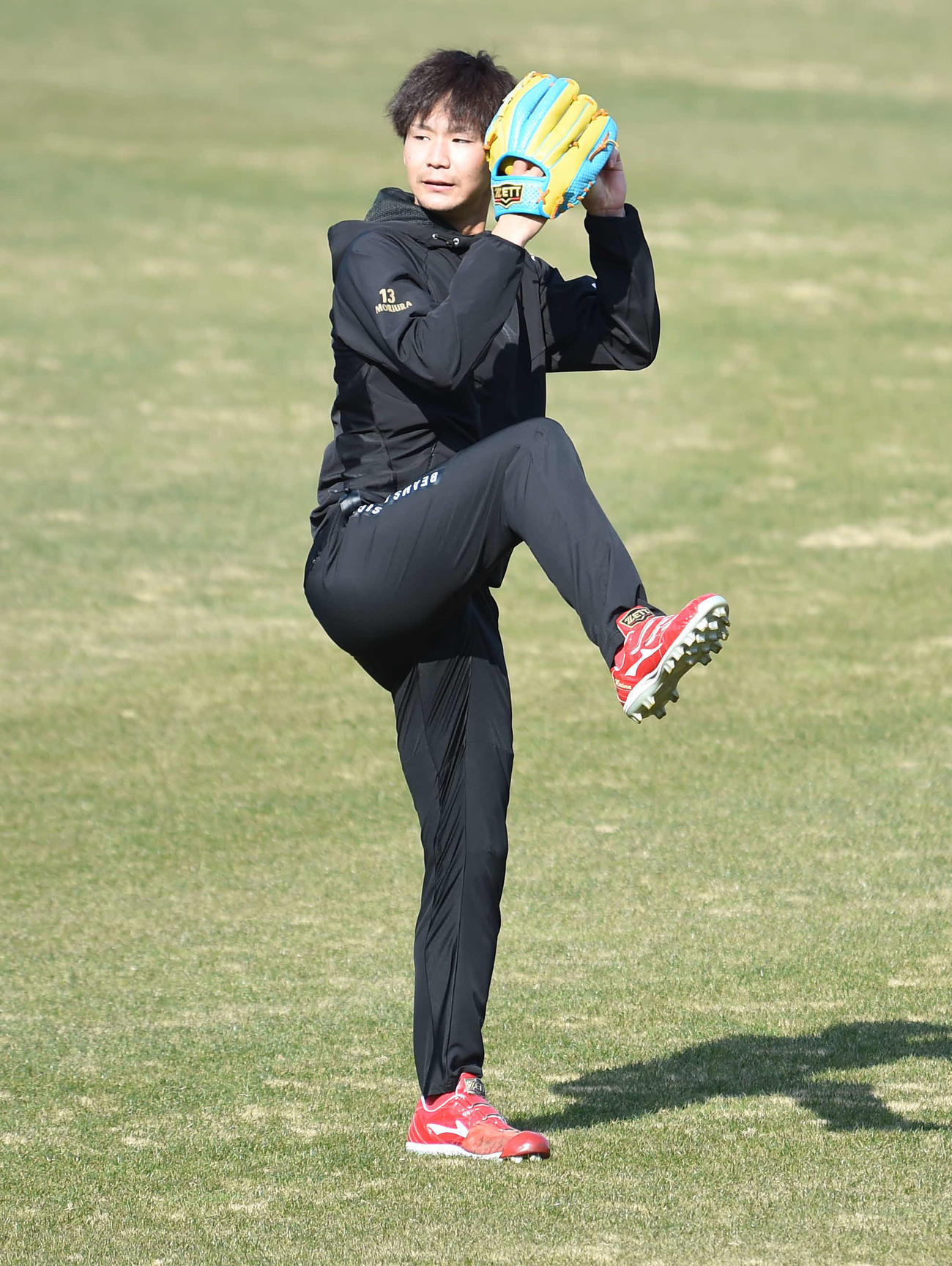 マツダスタジアムでキャッチボールする広島森浦（撮影・前山慎治）