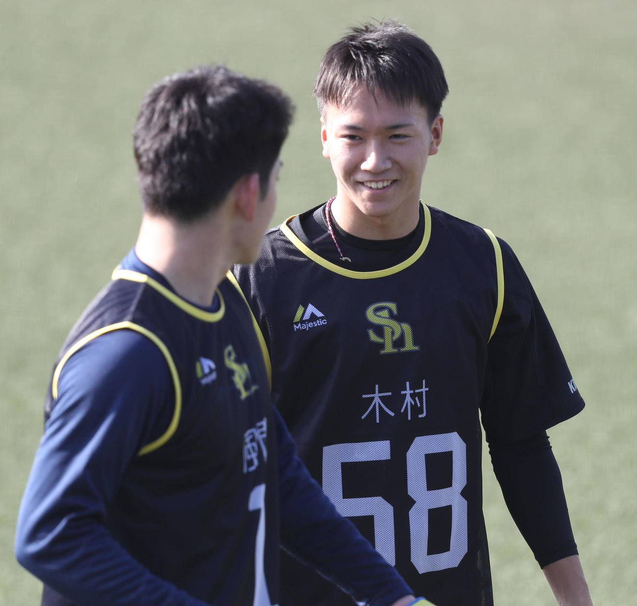 練習中に笑顔を見せる木村（撮影・屋方直哉）