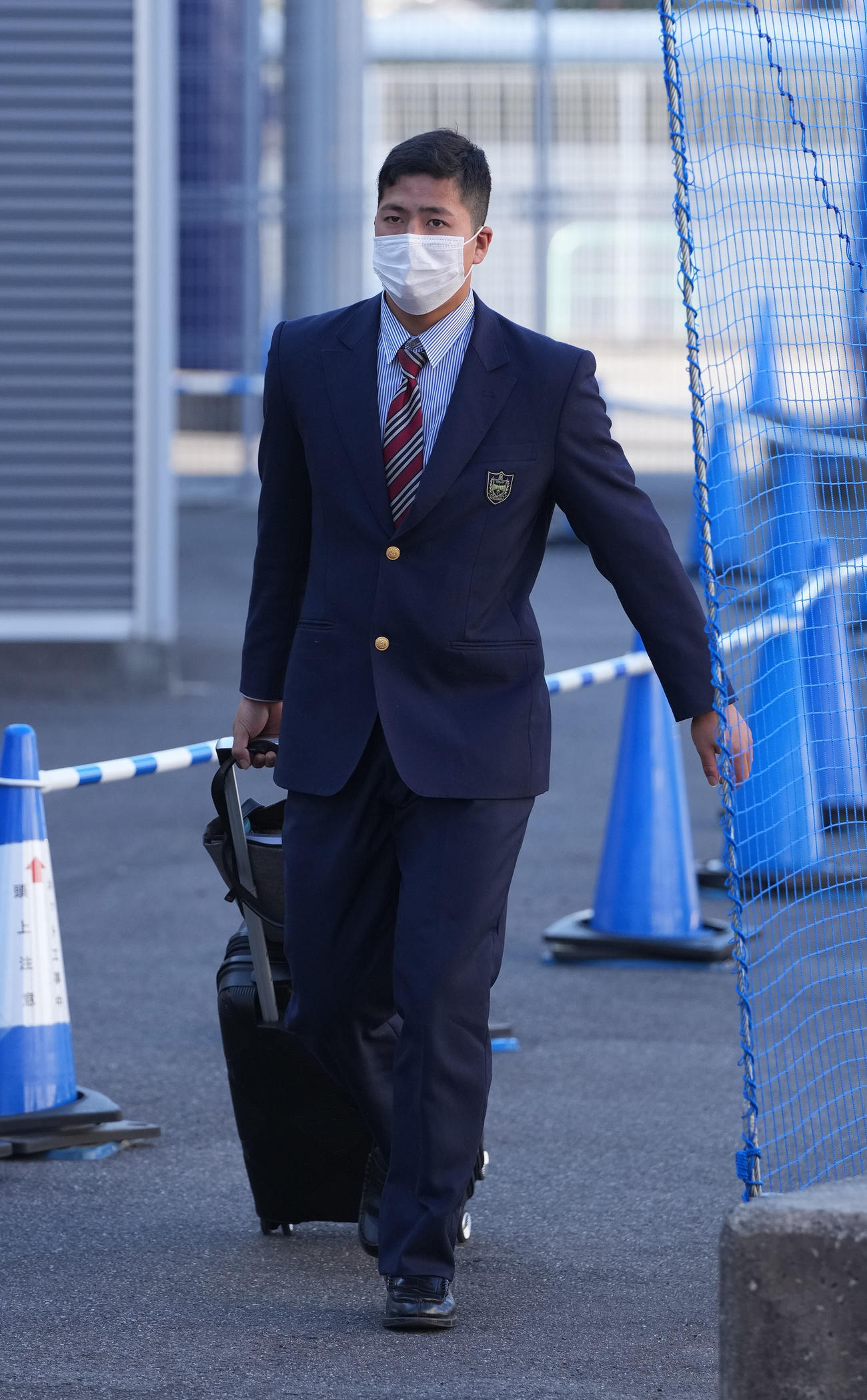 中日新人入寮　入寮する星野（撮影・森本幸一）