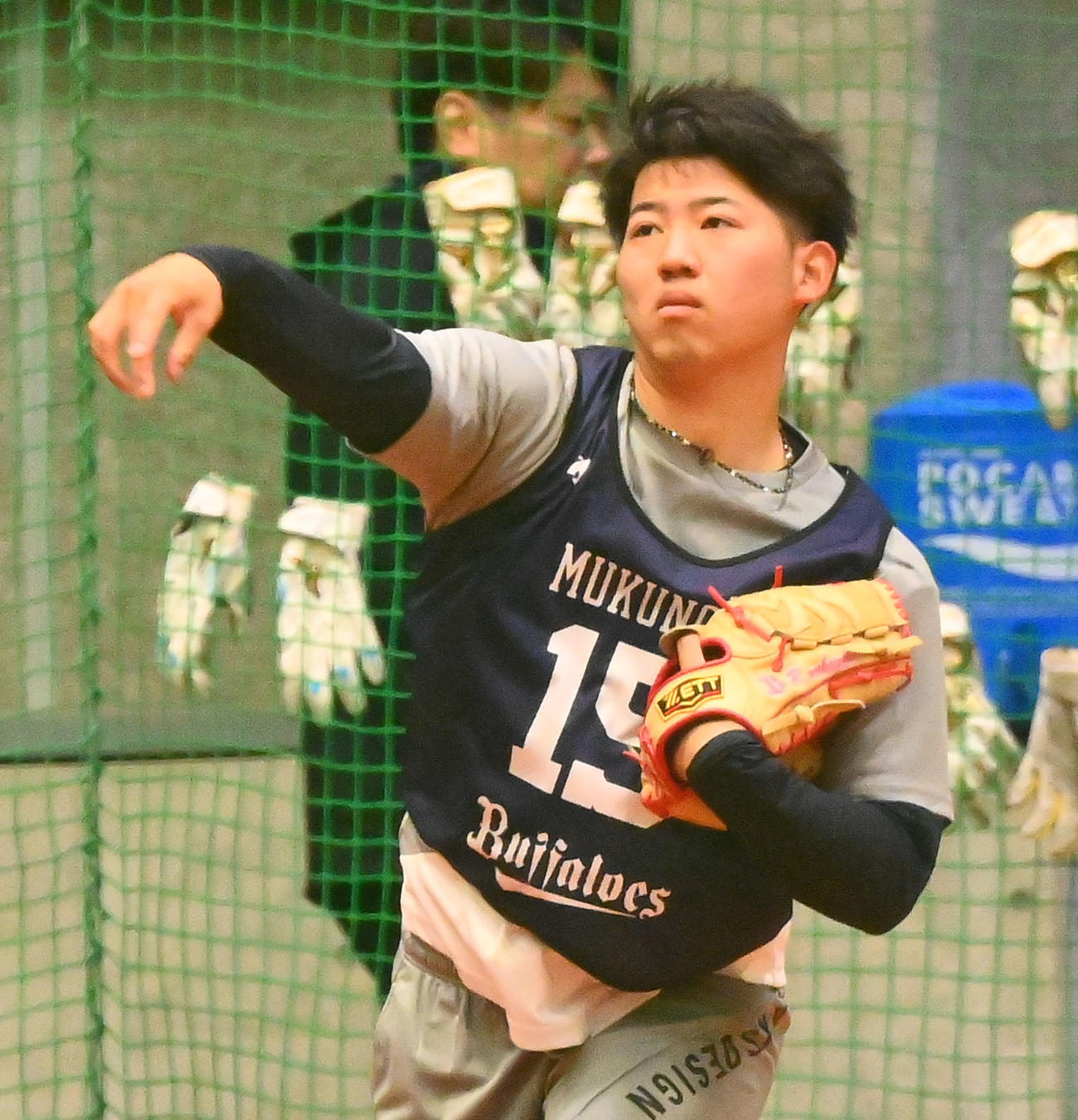 新人合同自主トレでキャッチボールするオリックス椋木（撮影・和賀正仁）