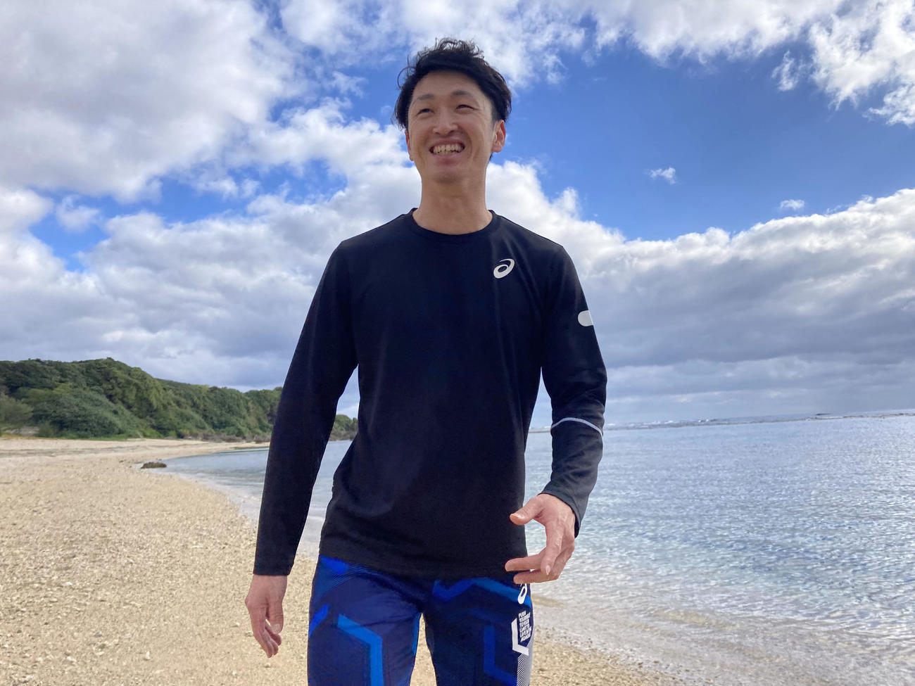沖永良部島で自主トレに励む近本（阪神タイガース提供）